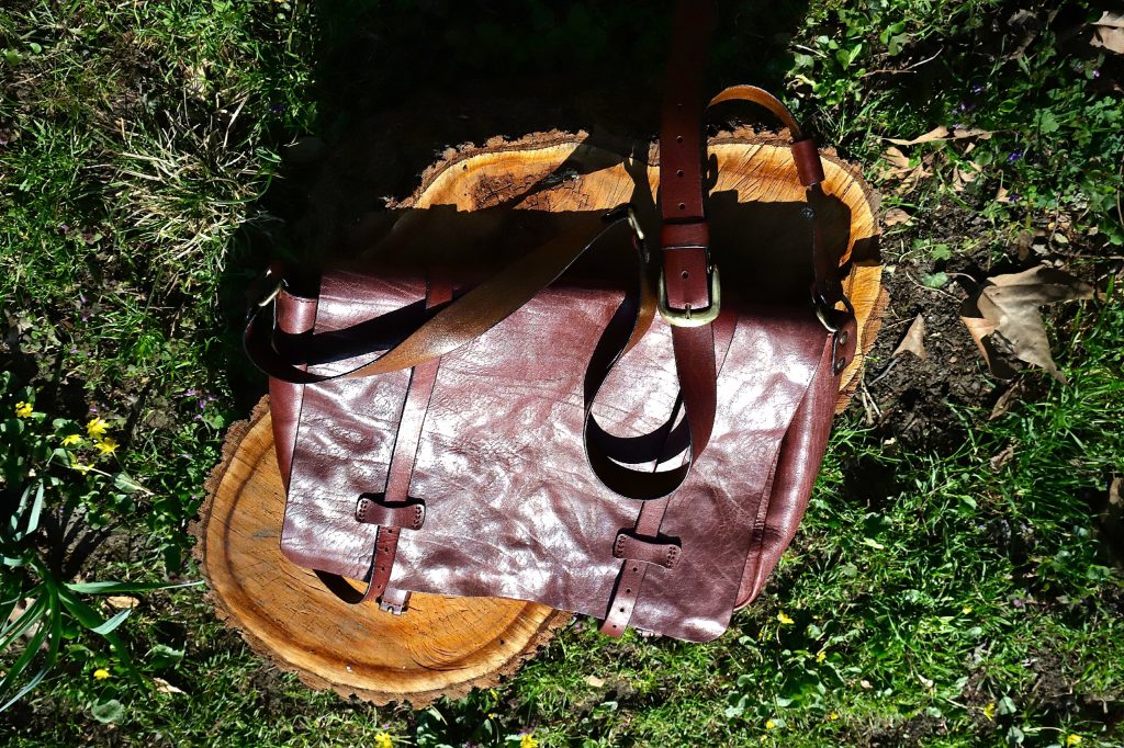 Сумка-мессенджер из «стиранной кожи»