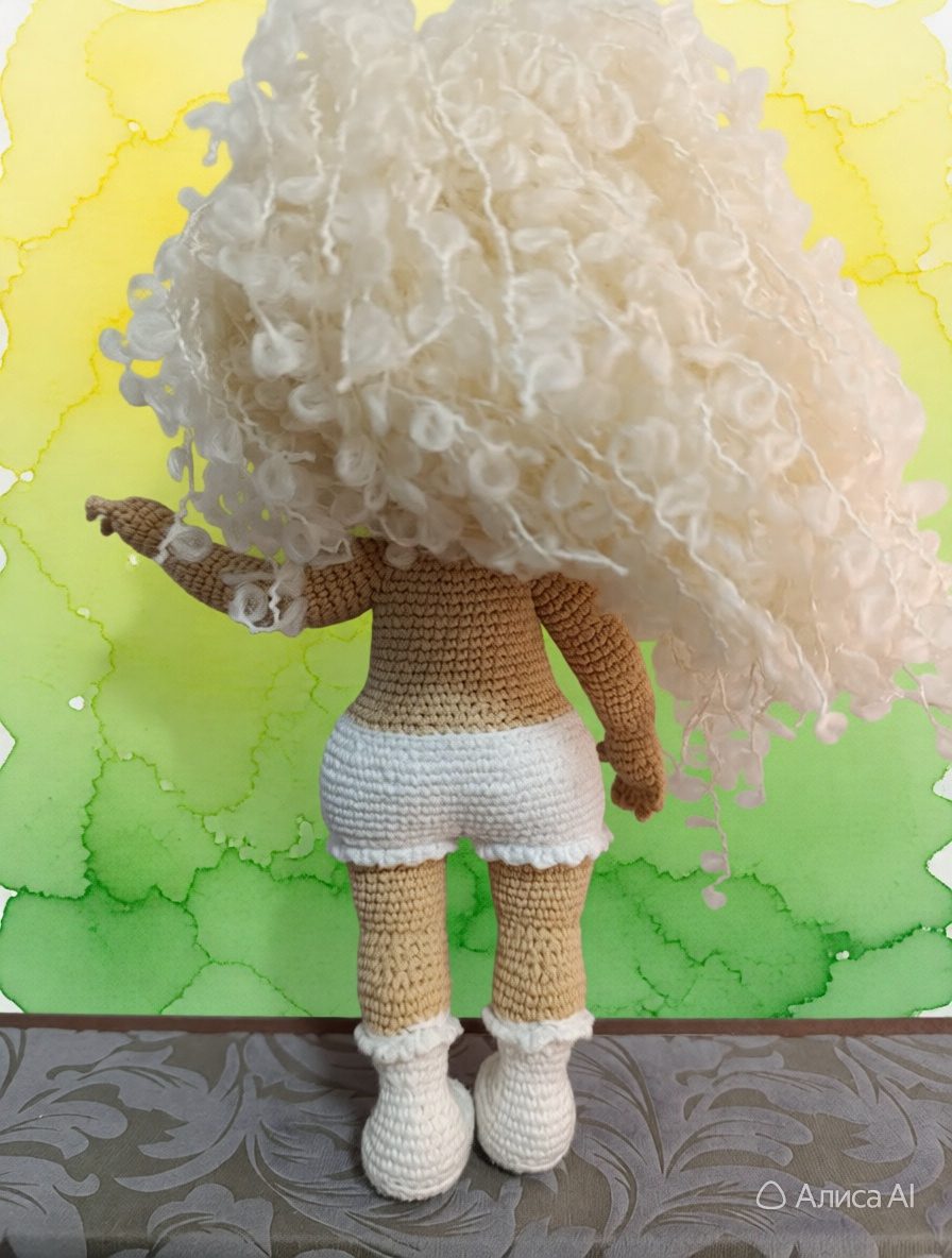 Кукла вязаная с гардеробом
