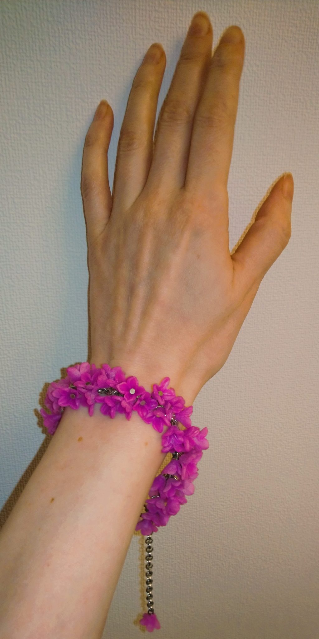 Браслет с розовой сиренью из полимерной глины