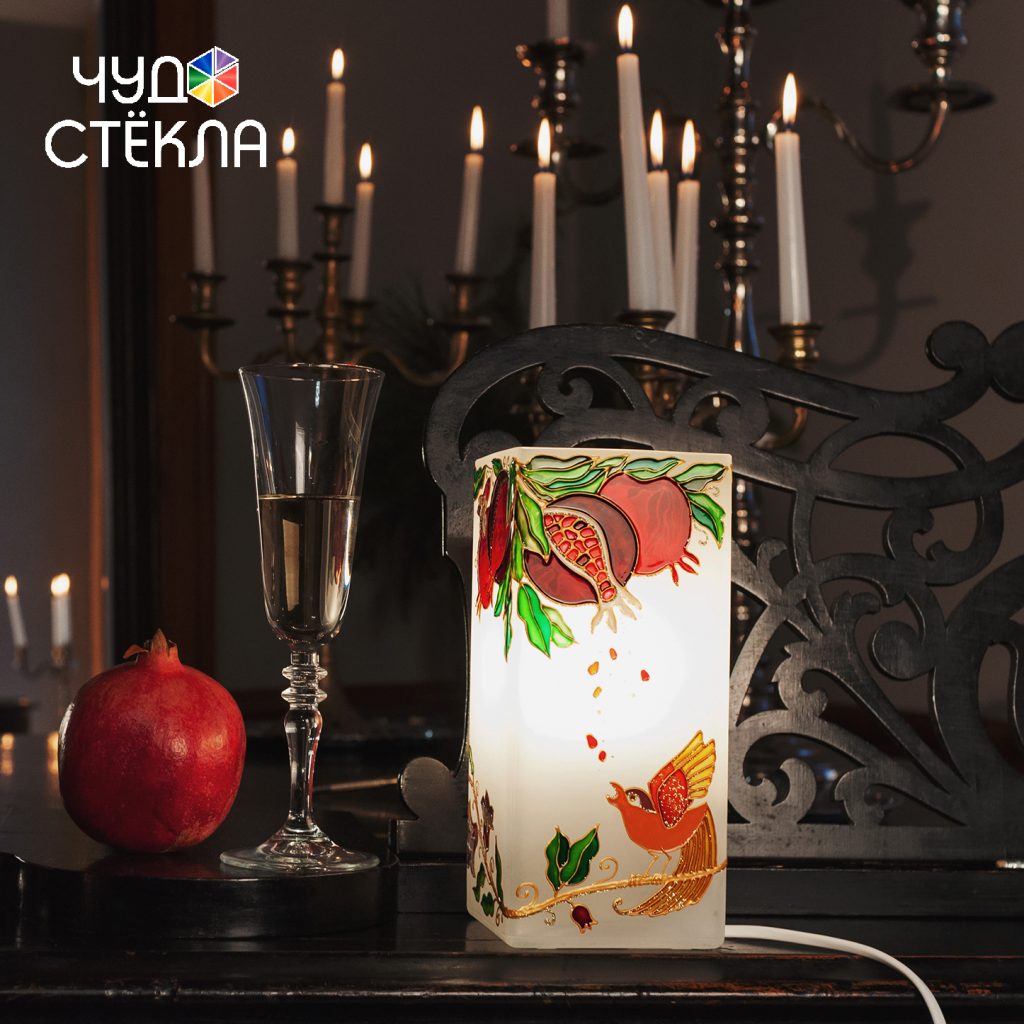 Лампа витражная «Гранаты и птицы»