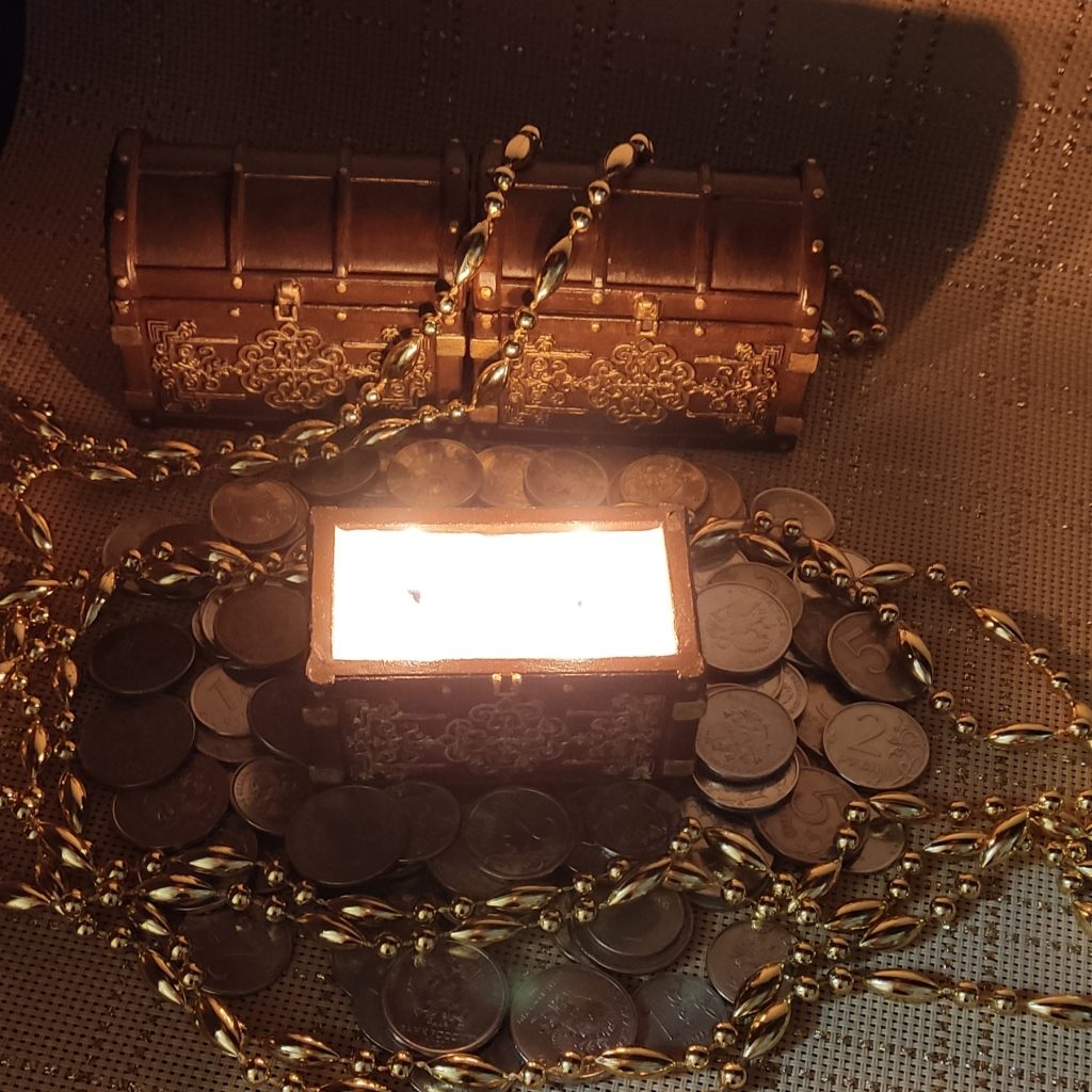 Свеча «Сундук с сокровищами»