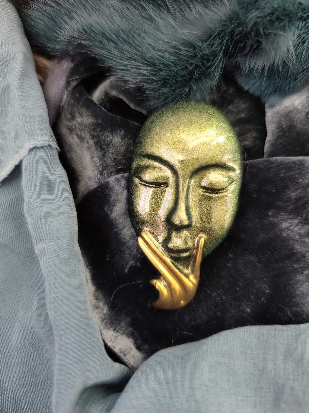 Брошь «Задумчивый ангел»