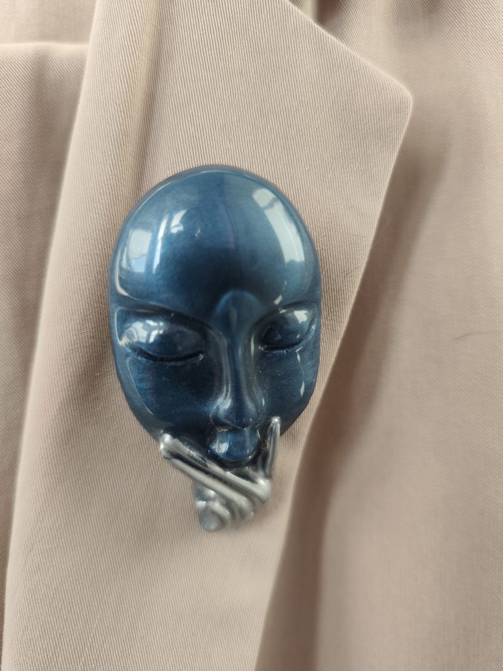 Брошь «Задумчивый ангел»