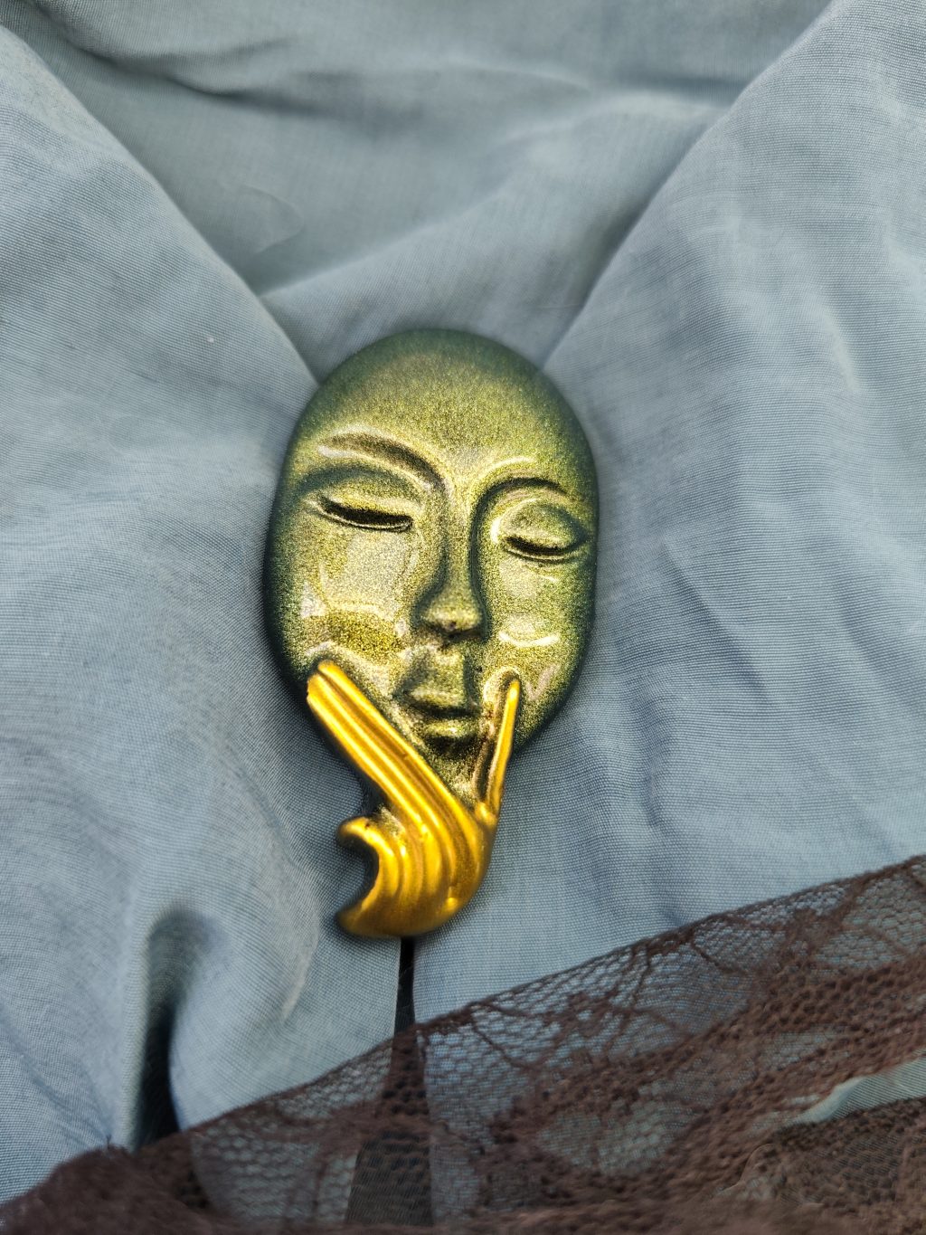 Брошь «Задумчивый ангел»