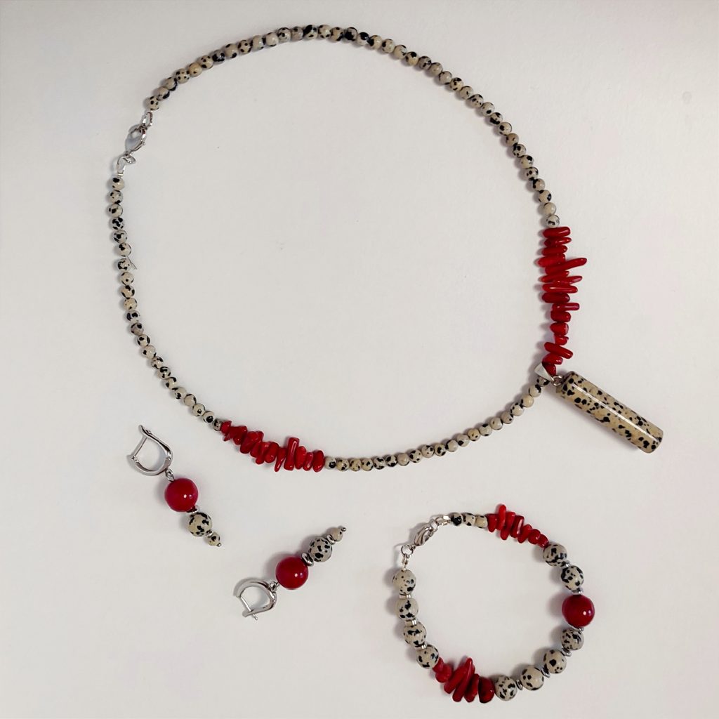 Комплект из коралла и порфирита