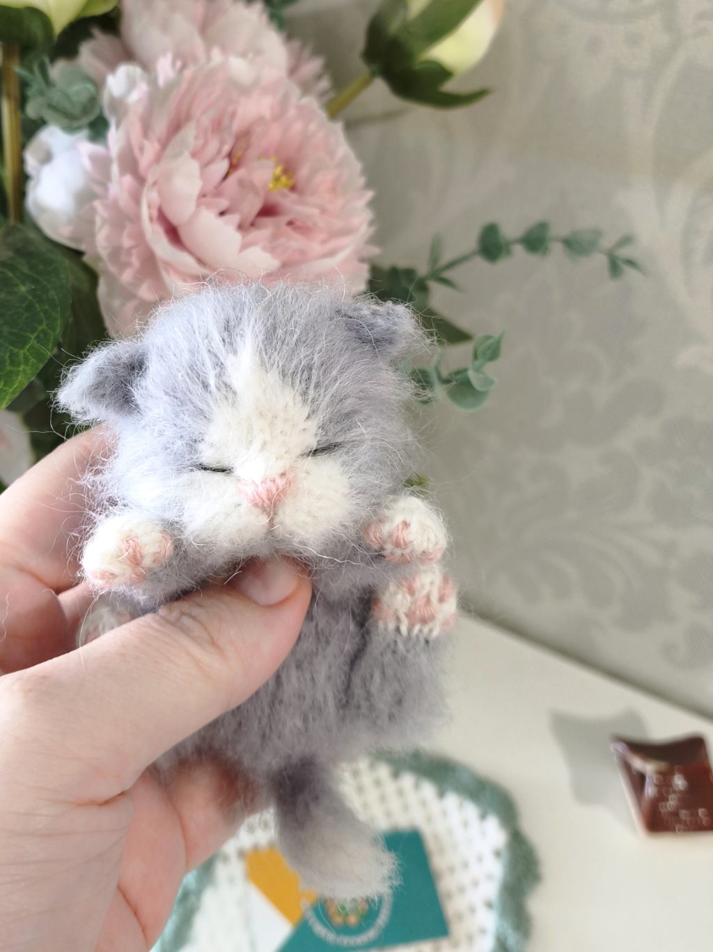 Спящий котенок