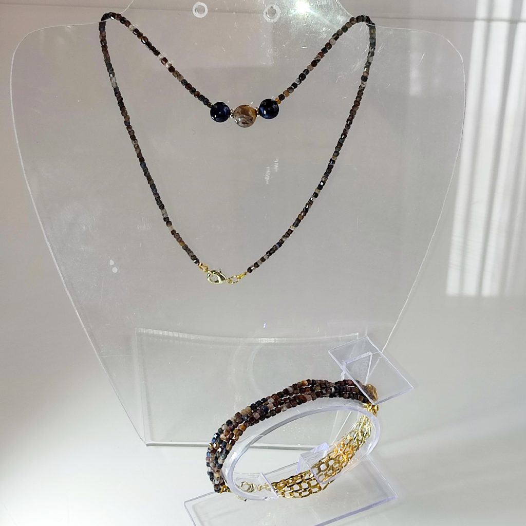 Чокер и браслет из петерсита