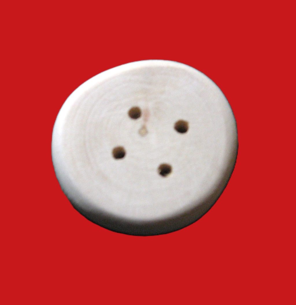 Оберег из осины «пуговица»