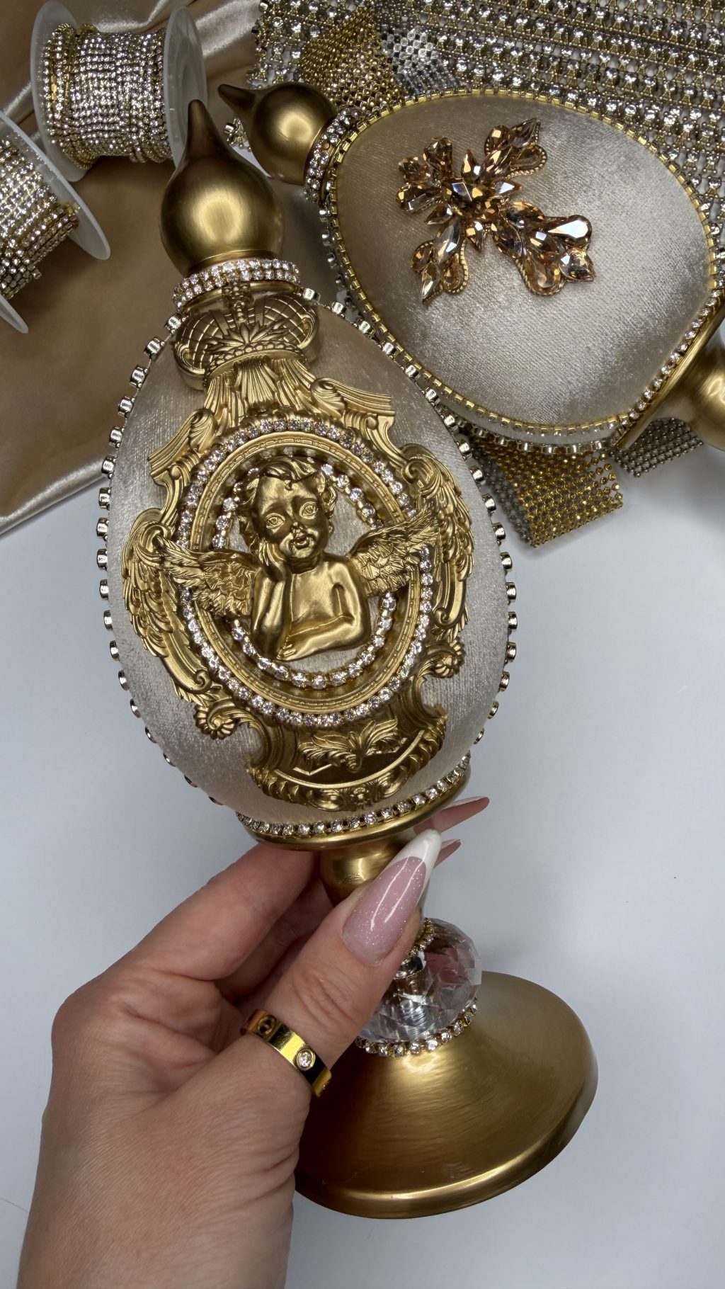 Пасхальное яйцо с ангелом