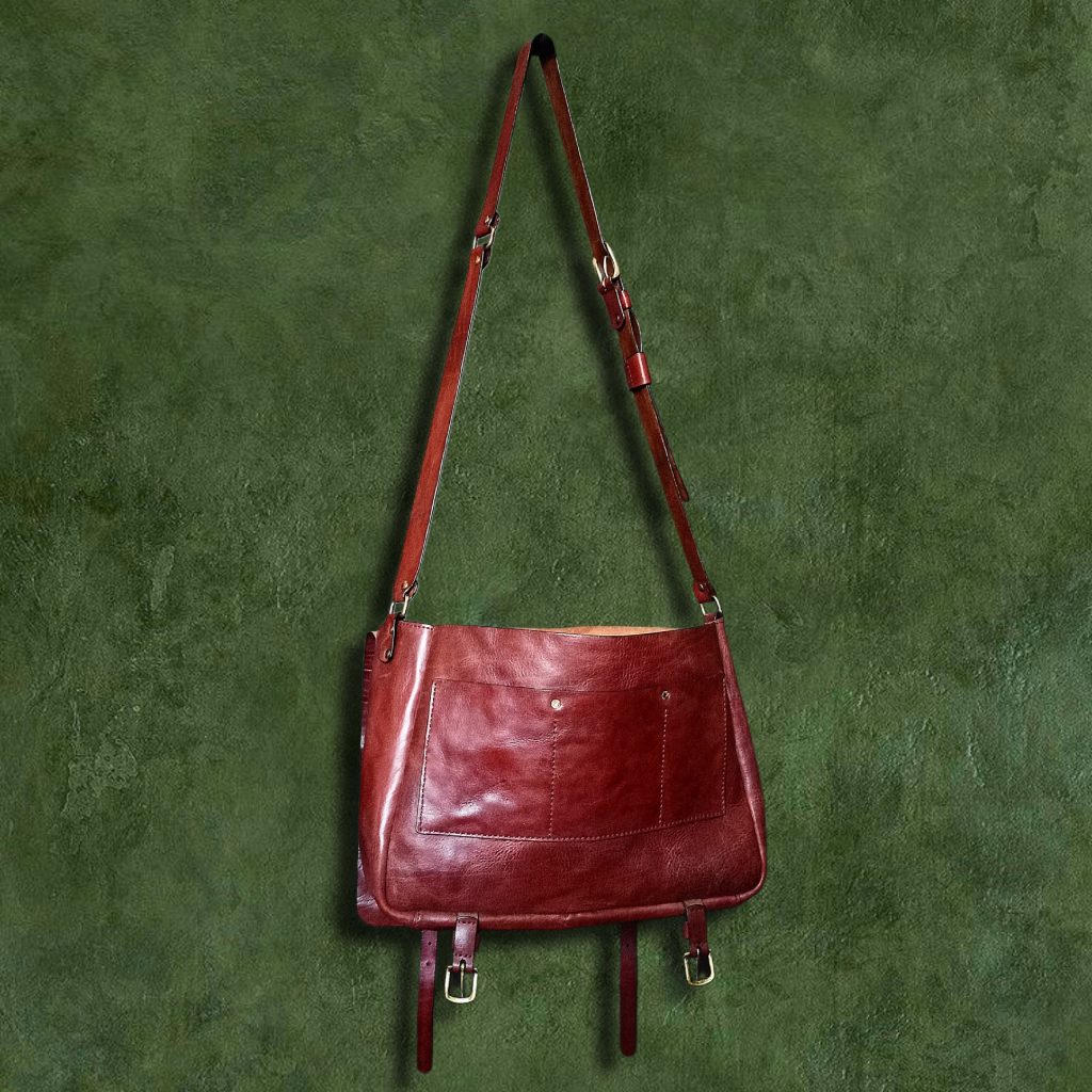 Сумка-мессенджер из «стиранной кожи»