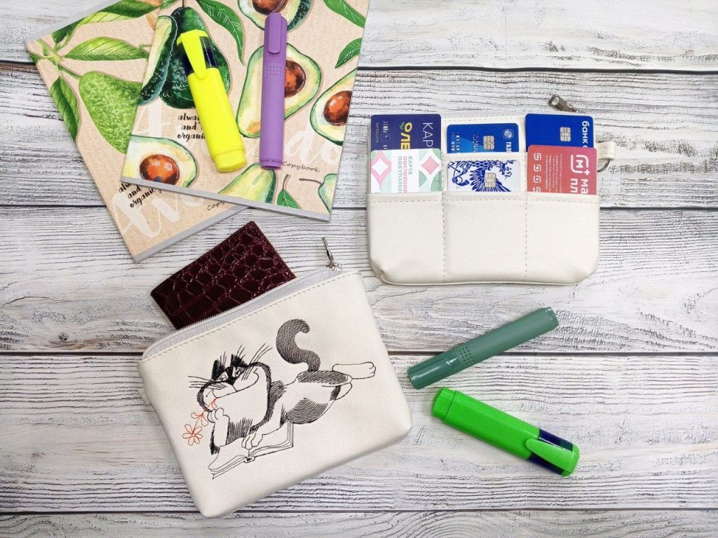 Косметичка-кошелек с вышивкой «Кот романтик»