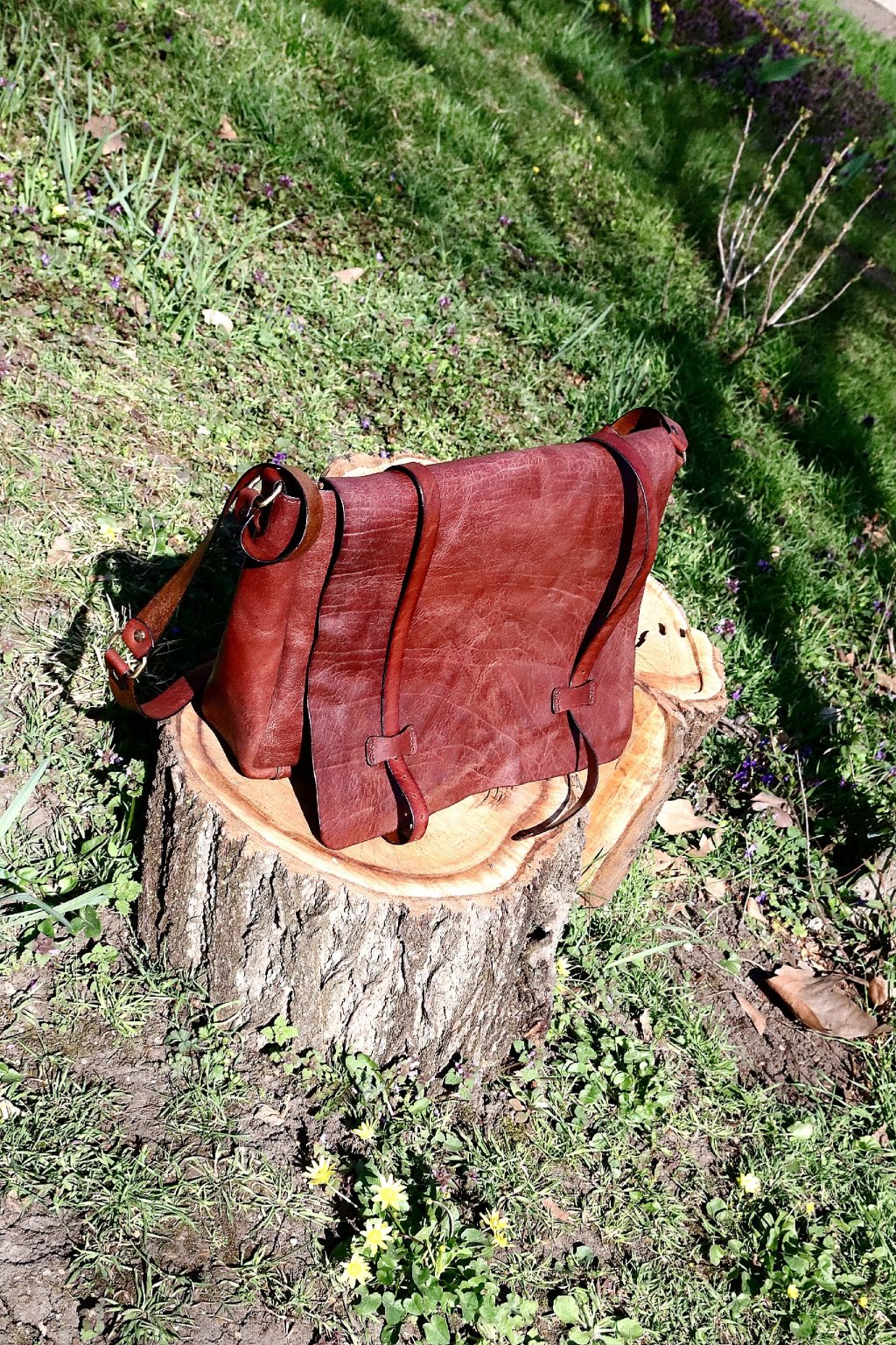 Сумка-мессенджер из «стиранной кожи»