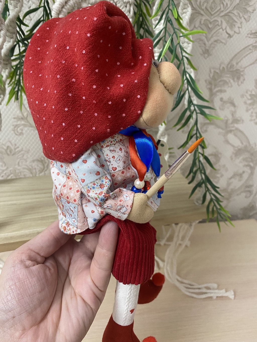 Гном художник