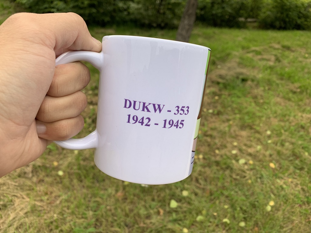 Кружка с рисованной моделью грузовика-амфибии DUKW-353