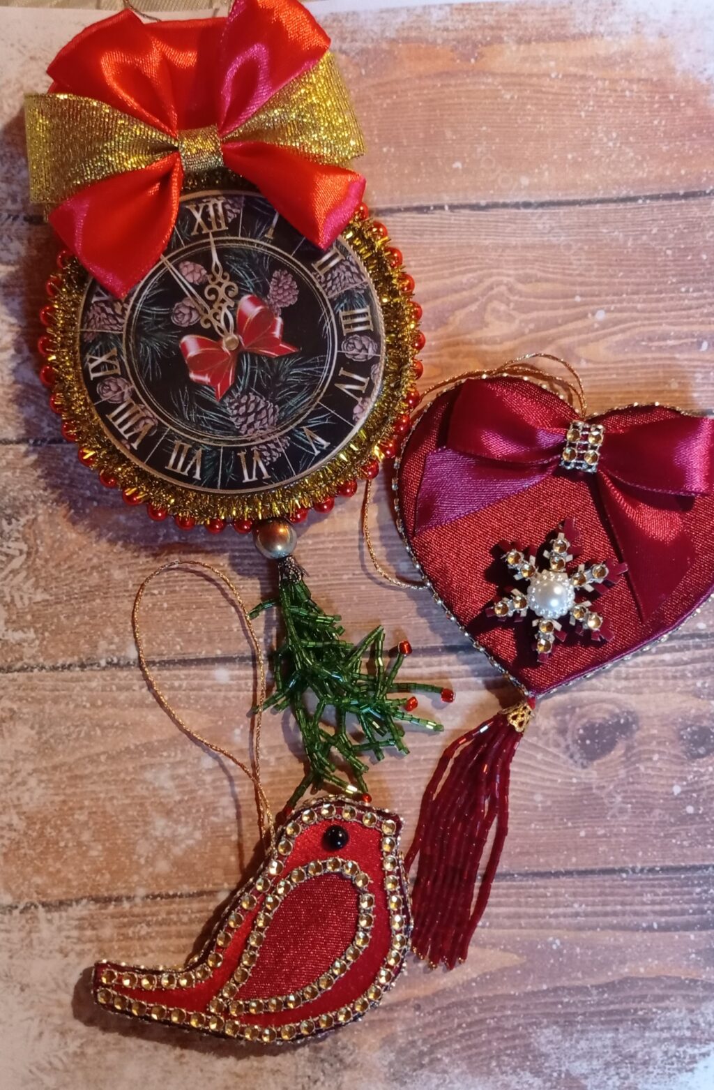 Новогодние игрушки.