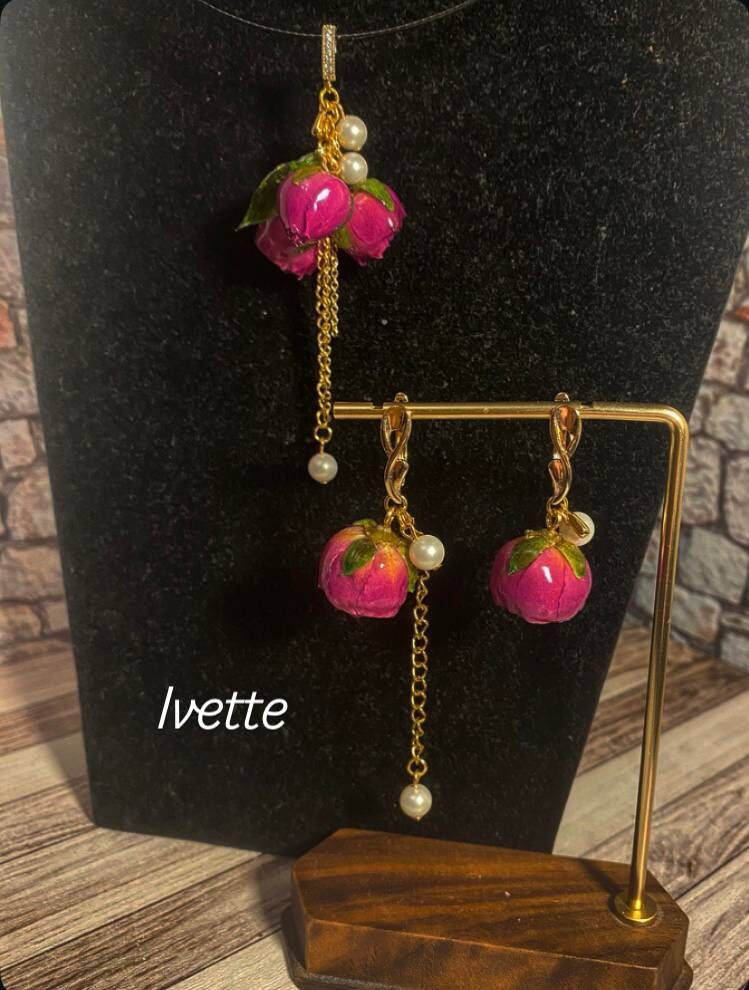 кулон с серьгами Роза из смолы