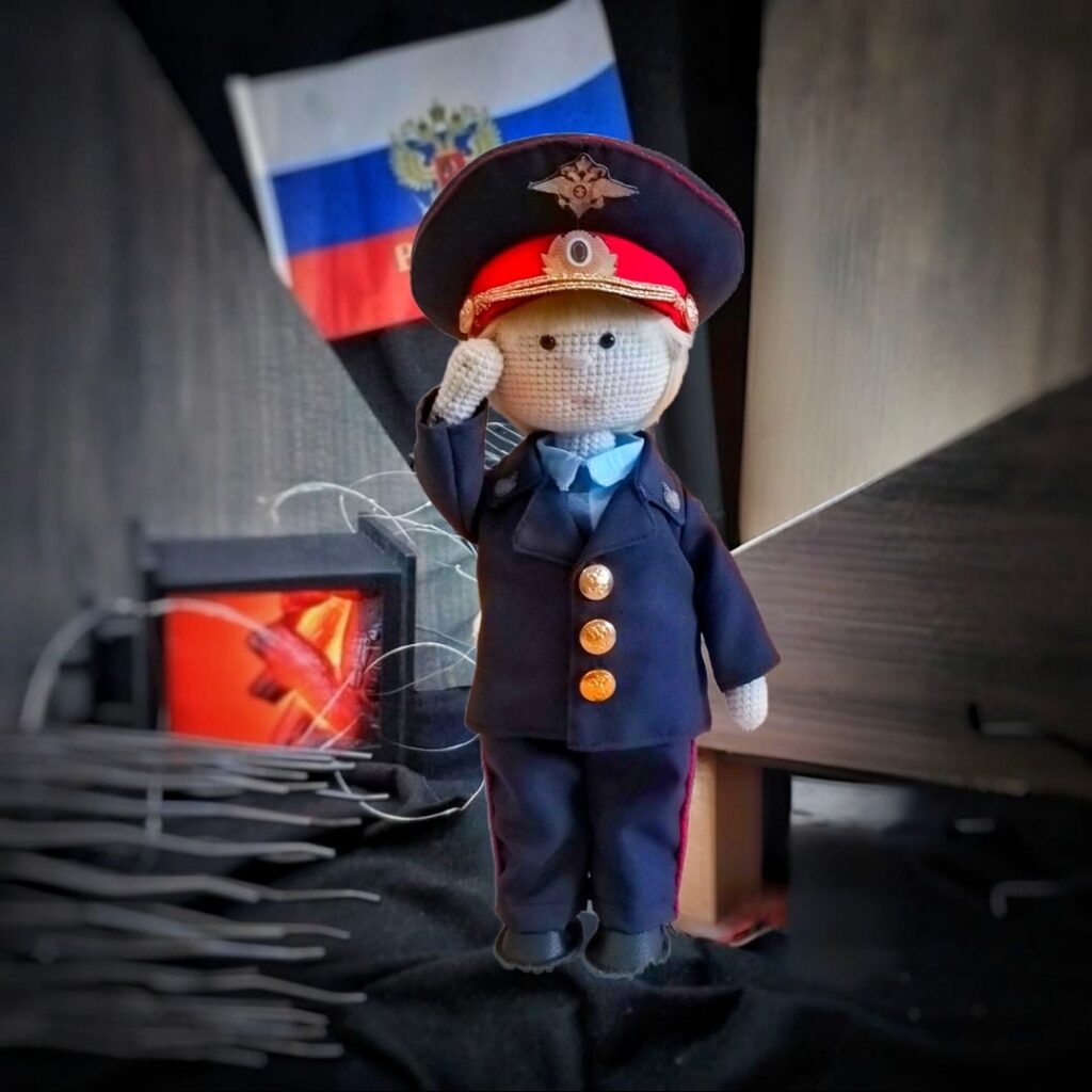 Кукла вязаная Милиционер