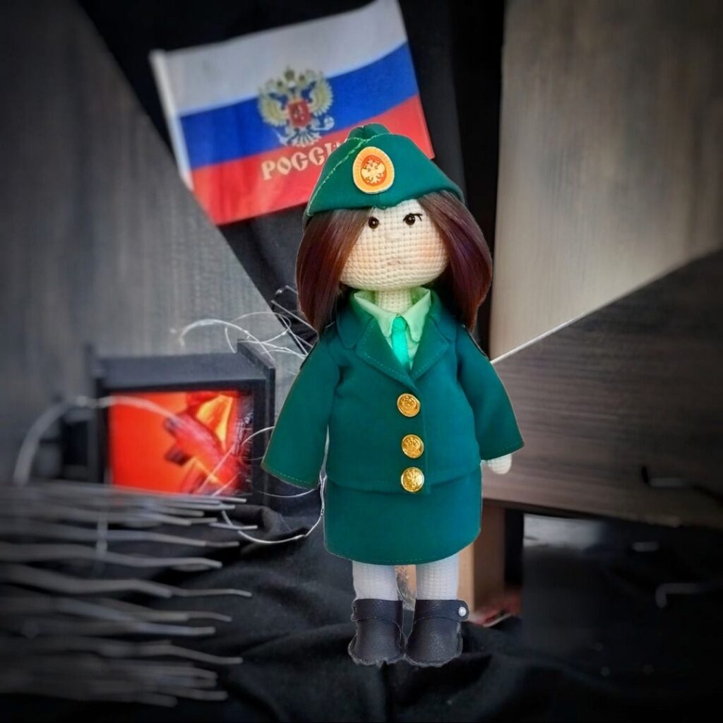 Кукла вязаная Сотрудница Таможни