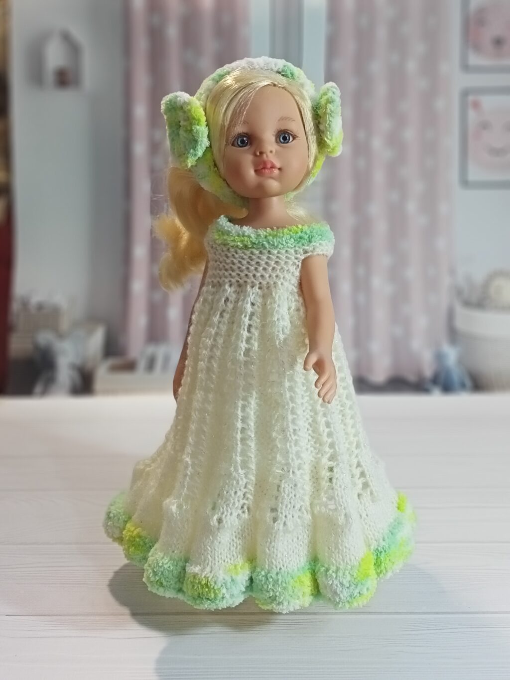 Вязаное платье для куклы Паола Рейна 32-34см