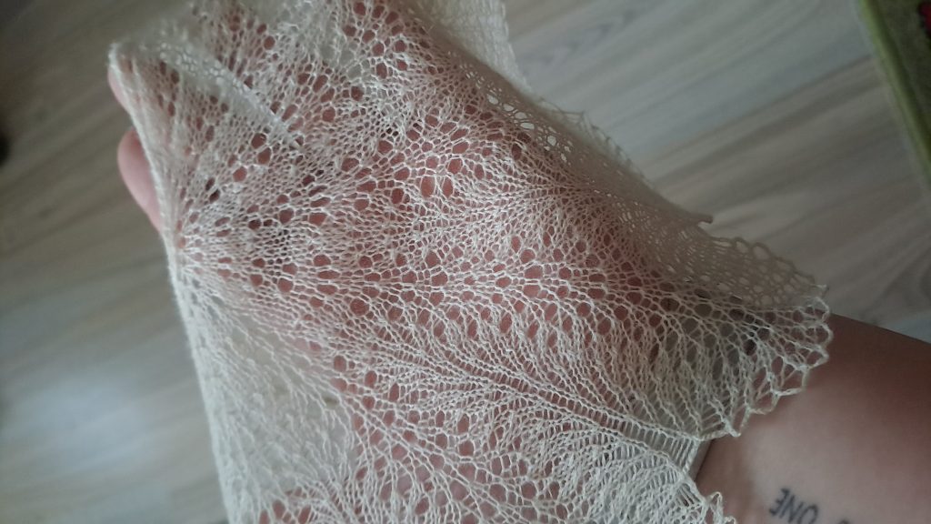 Шаль для куклы