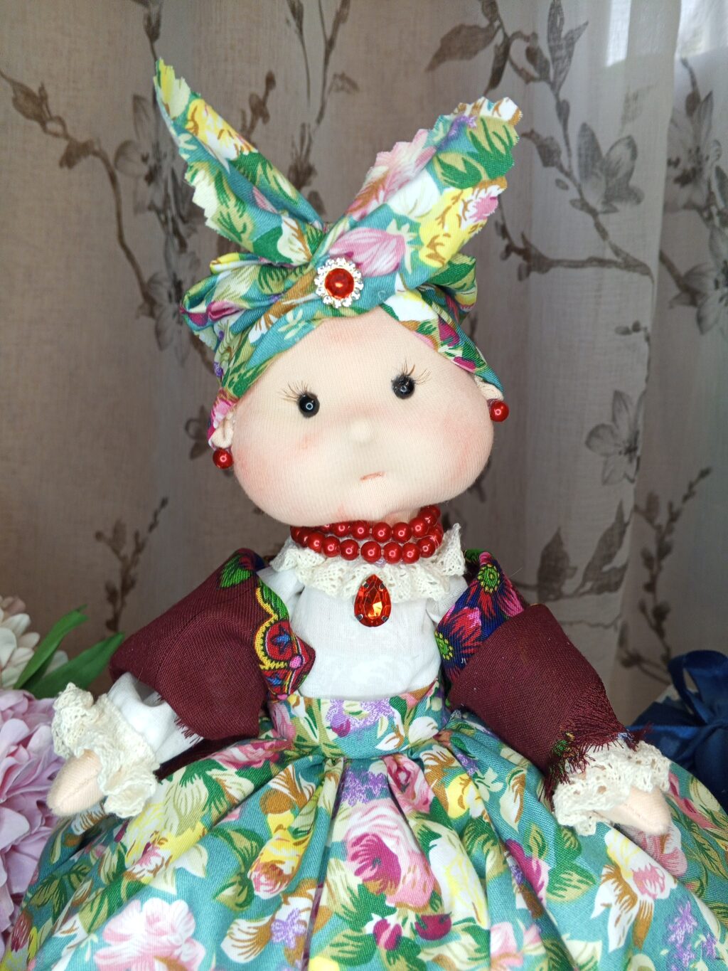 Кукла-грелка на чайник