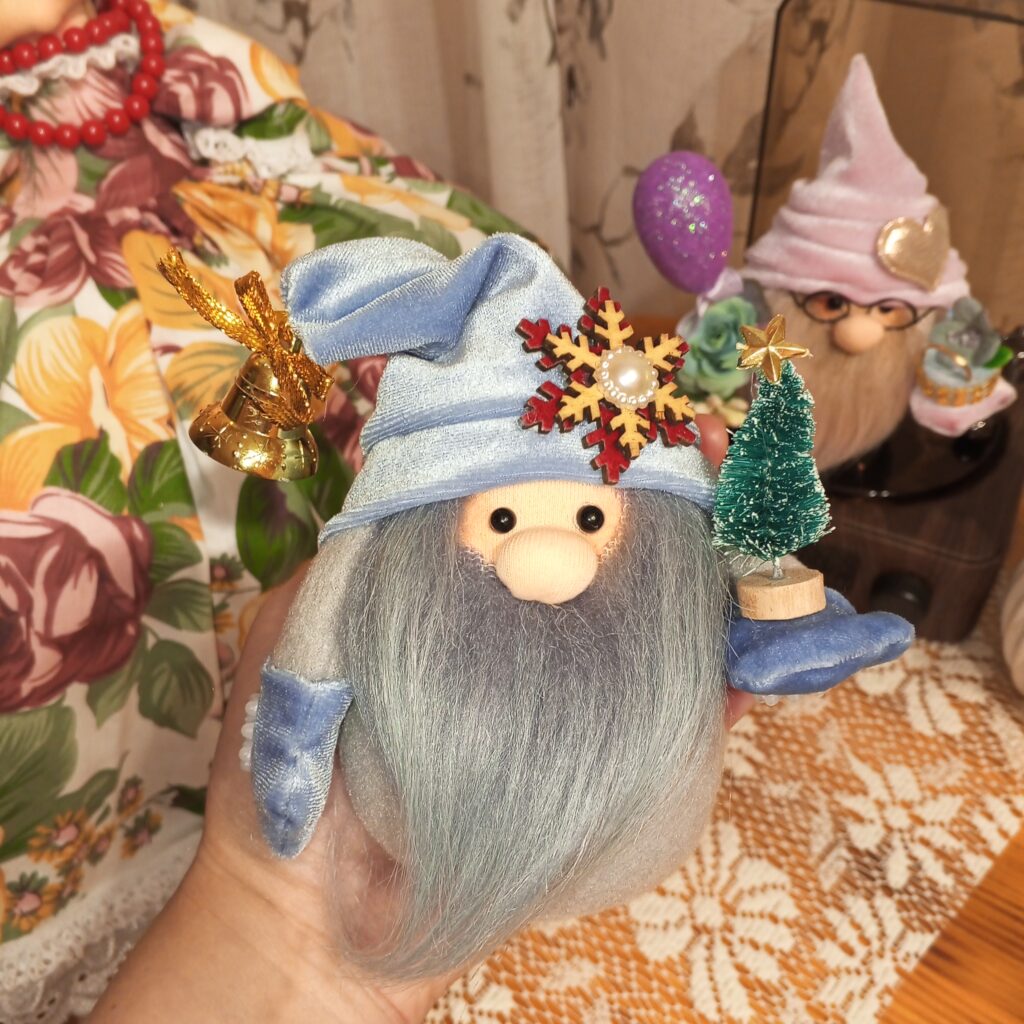 Новогодний гном