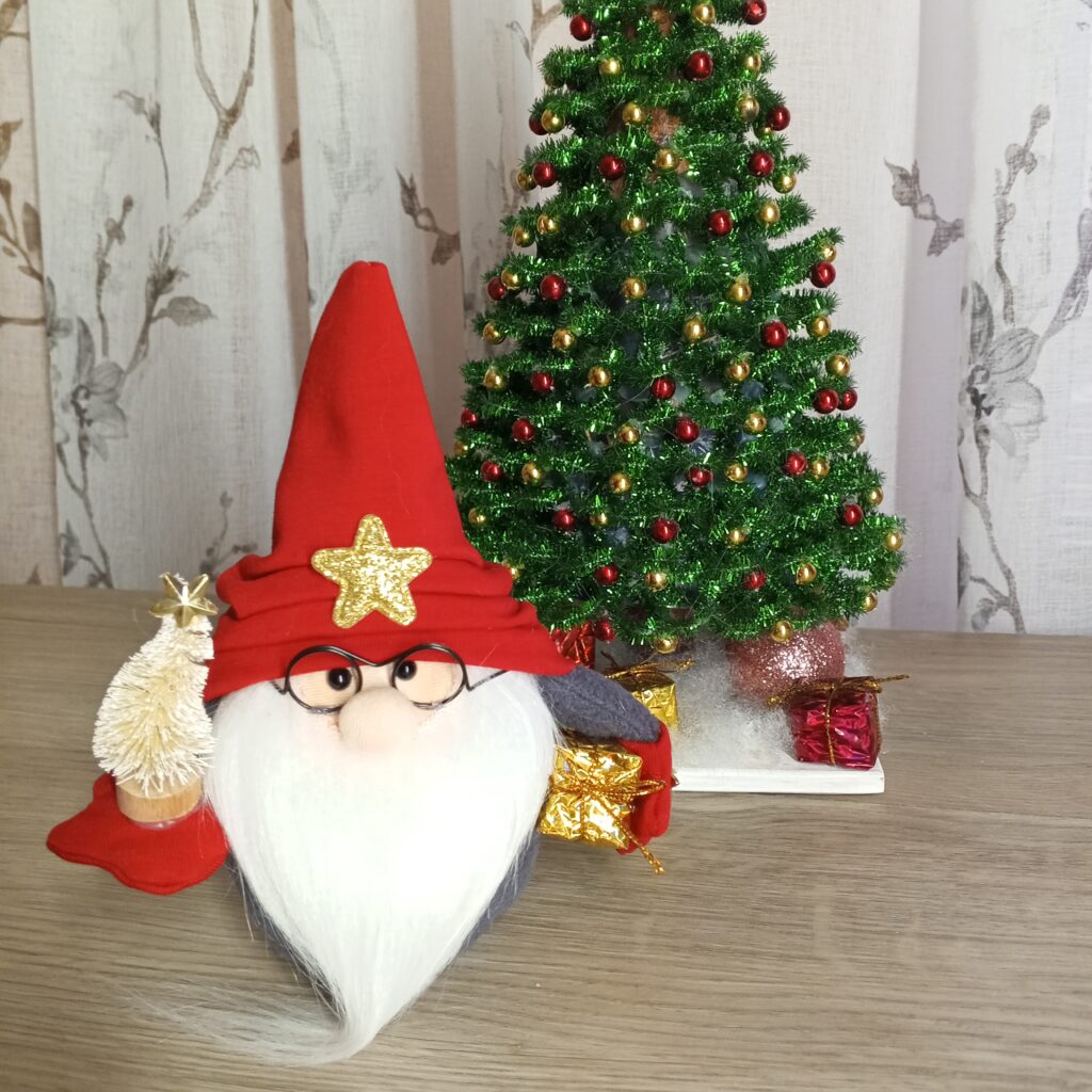 Новогодний гном