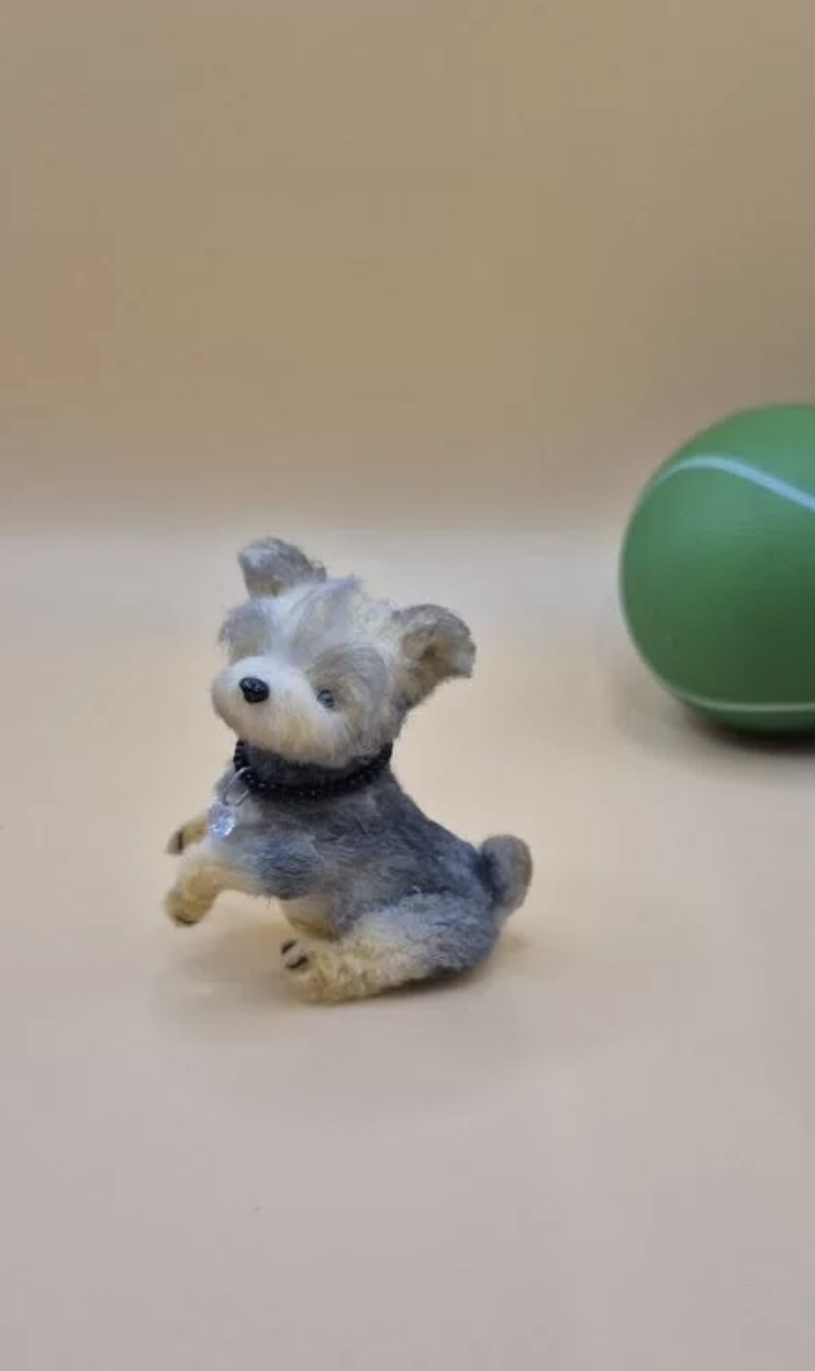 Вязаная миниатюрная игрушка йорк Йорик
