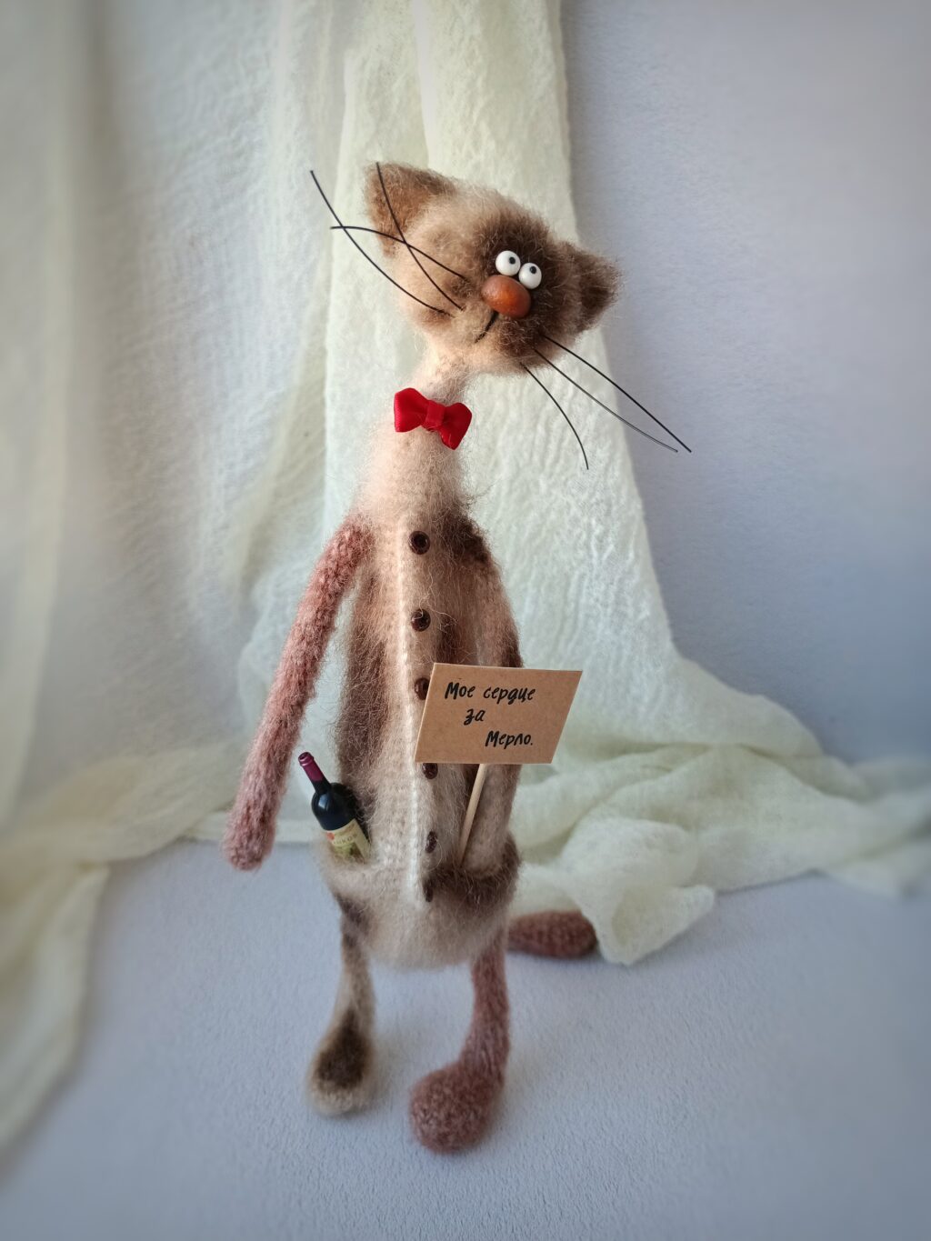 Интерьерная игрушка Кот с вином
