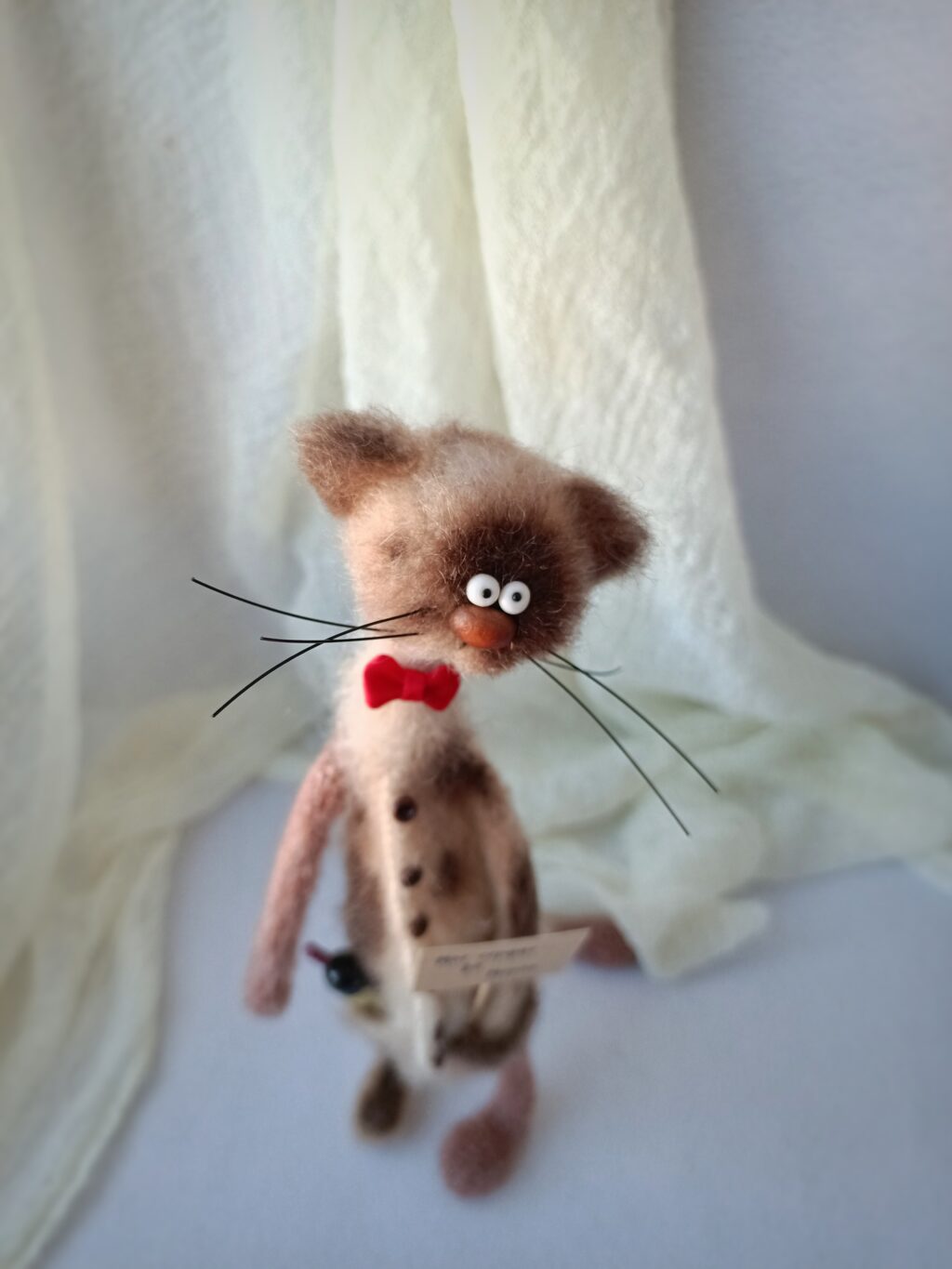 Интерьерная игрушка Кот с вином