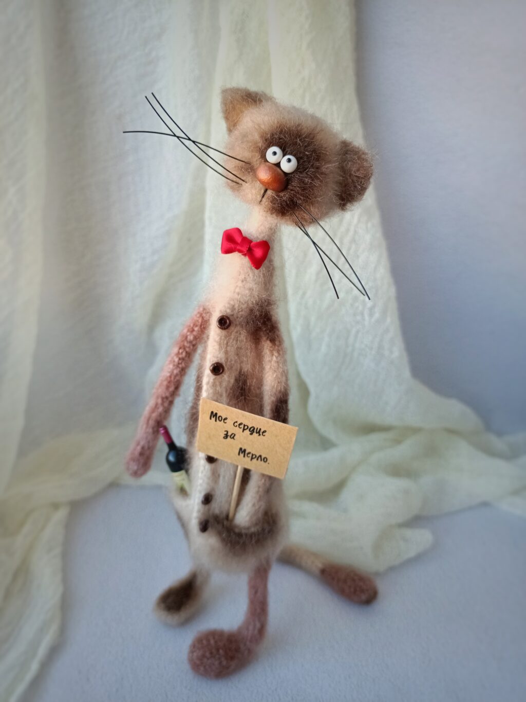 Интерьерная игрушка Кот с вином