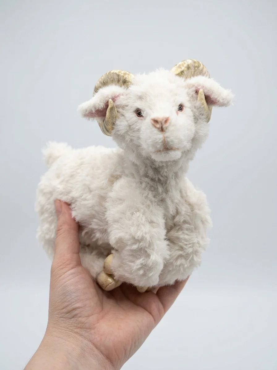 Реалистичная игрушка Барашек