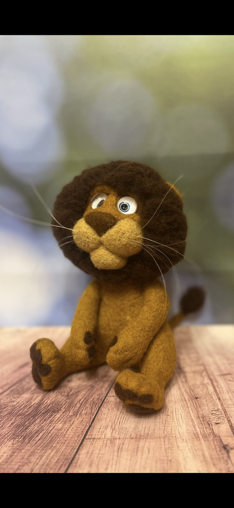 Лев. Игрушка из шерсти