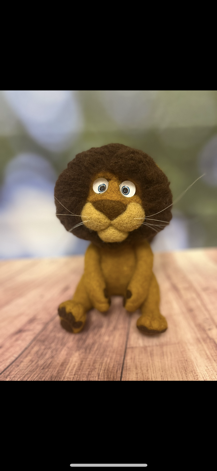 Лев. Игрушка из шерсти