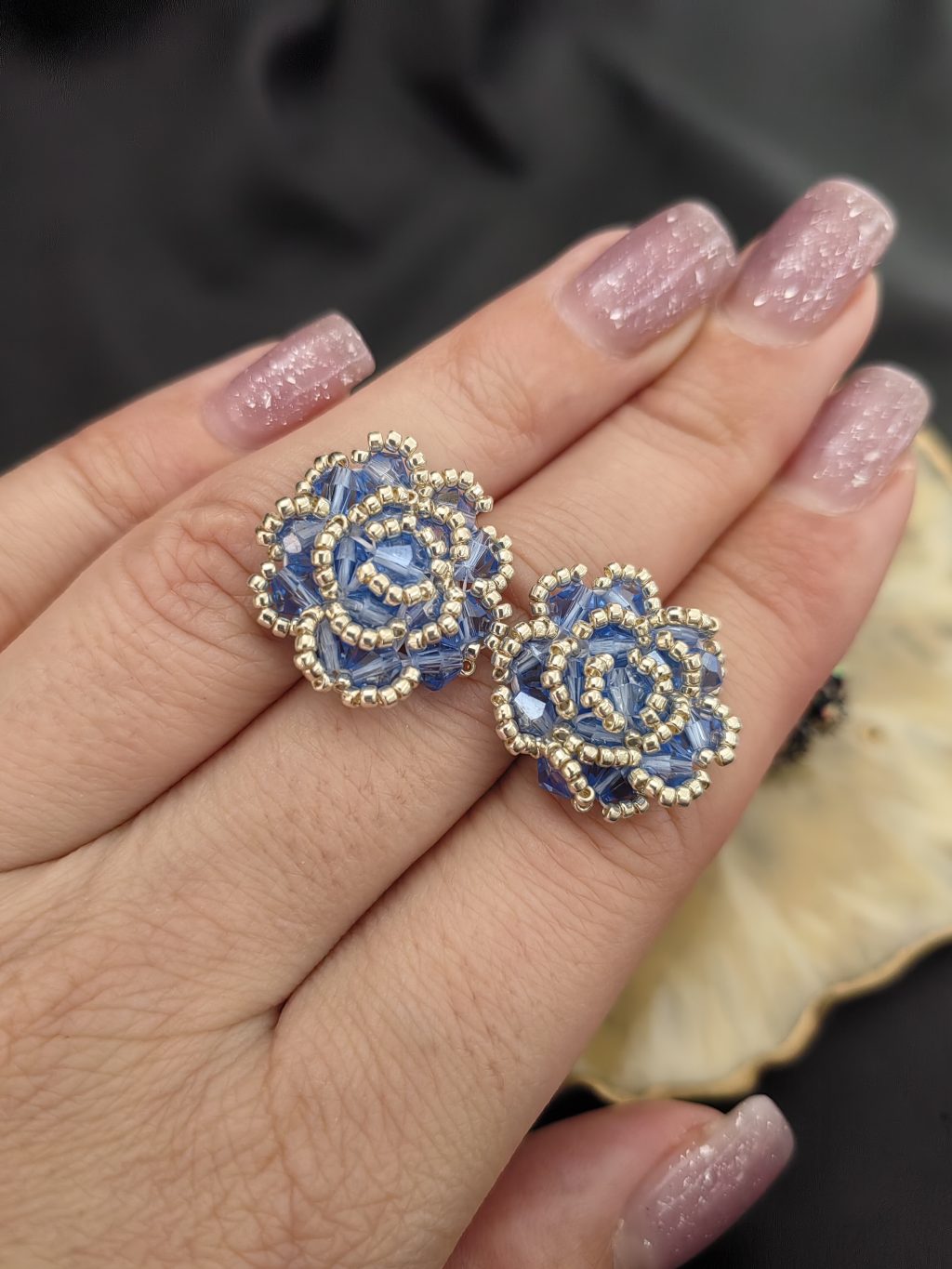 Серьги цветы розы из бисера