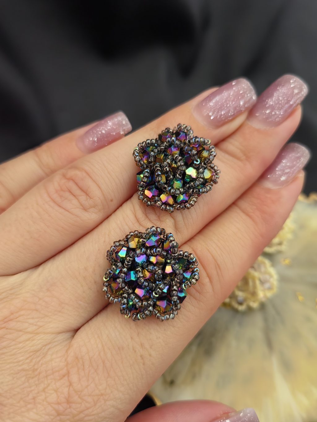 Серьги цветы розы из бисера