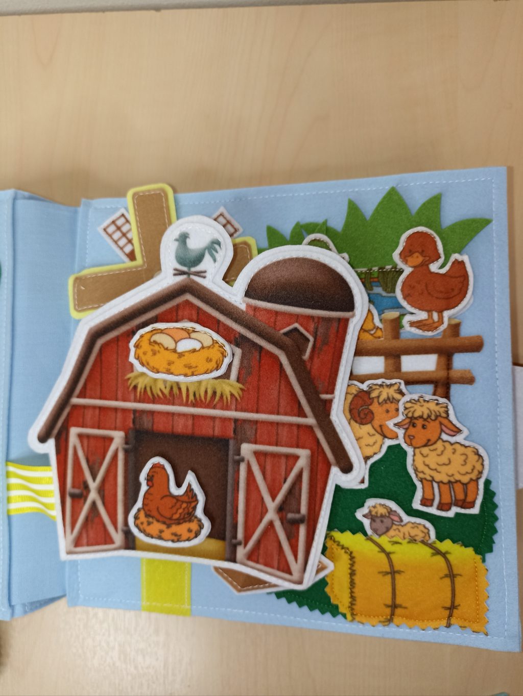 Развивающая книга из фетра