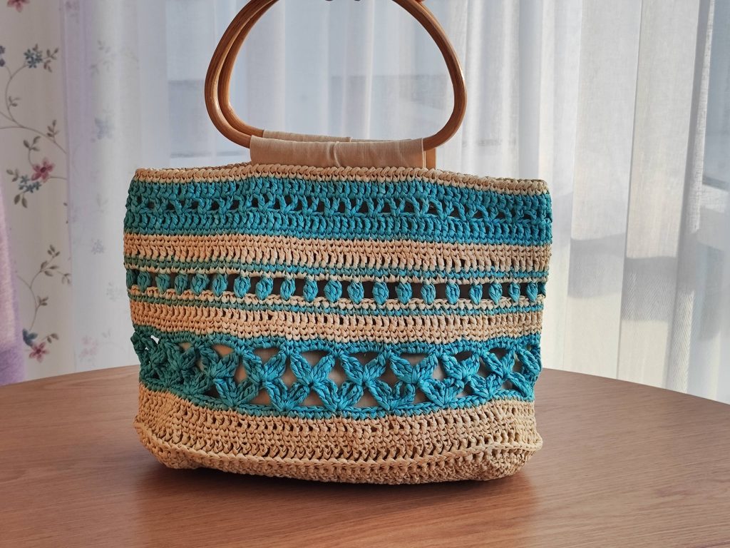 Сумка вязаная из рафии