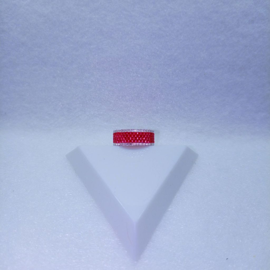 Красное кольцо из бисера