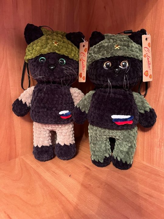 Игрушка-талисман котик черный военный