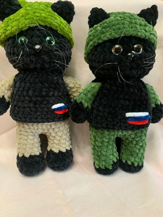 Игрушка-талисман котик черный военный