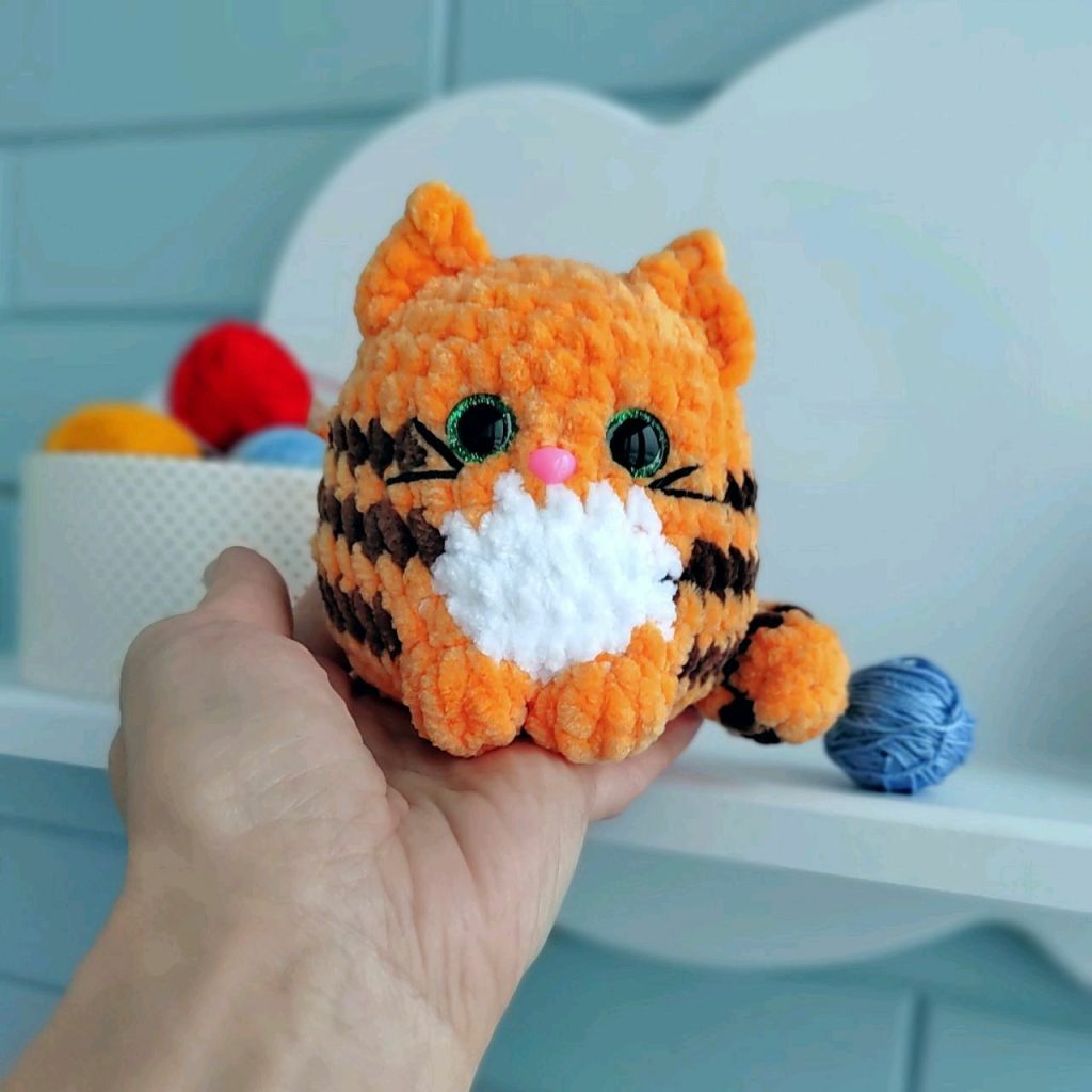 Игрушка плюшевый котенок,вязаный котик ручной работы