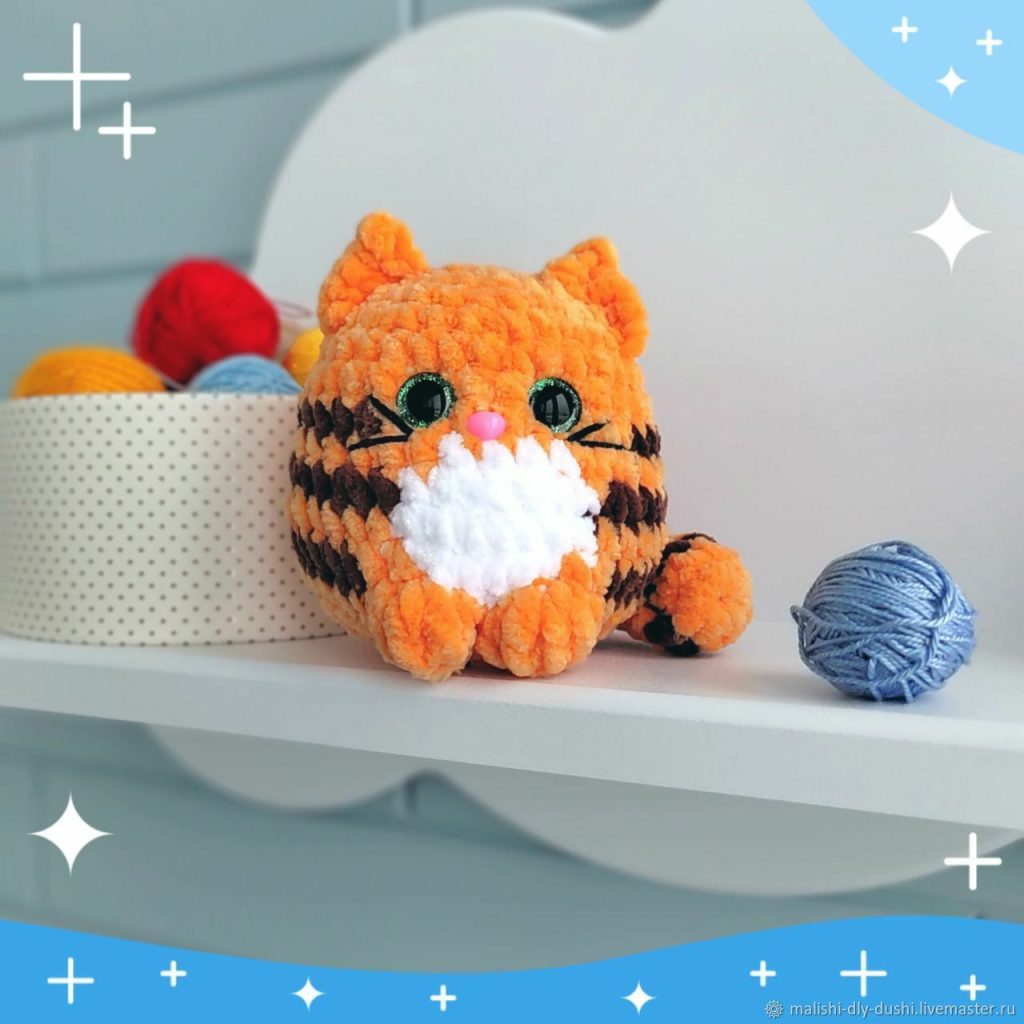 Игрушка плюшевый котенок,вязаный котик ручной работы