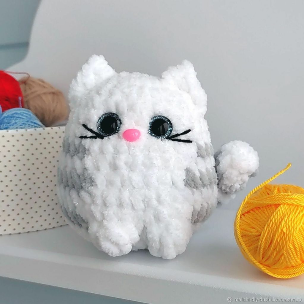 Игрушка плюшевый котенок,вязаный котик ручной работы