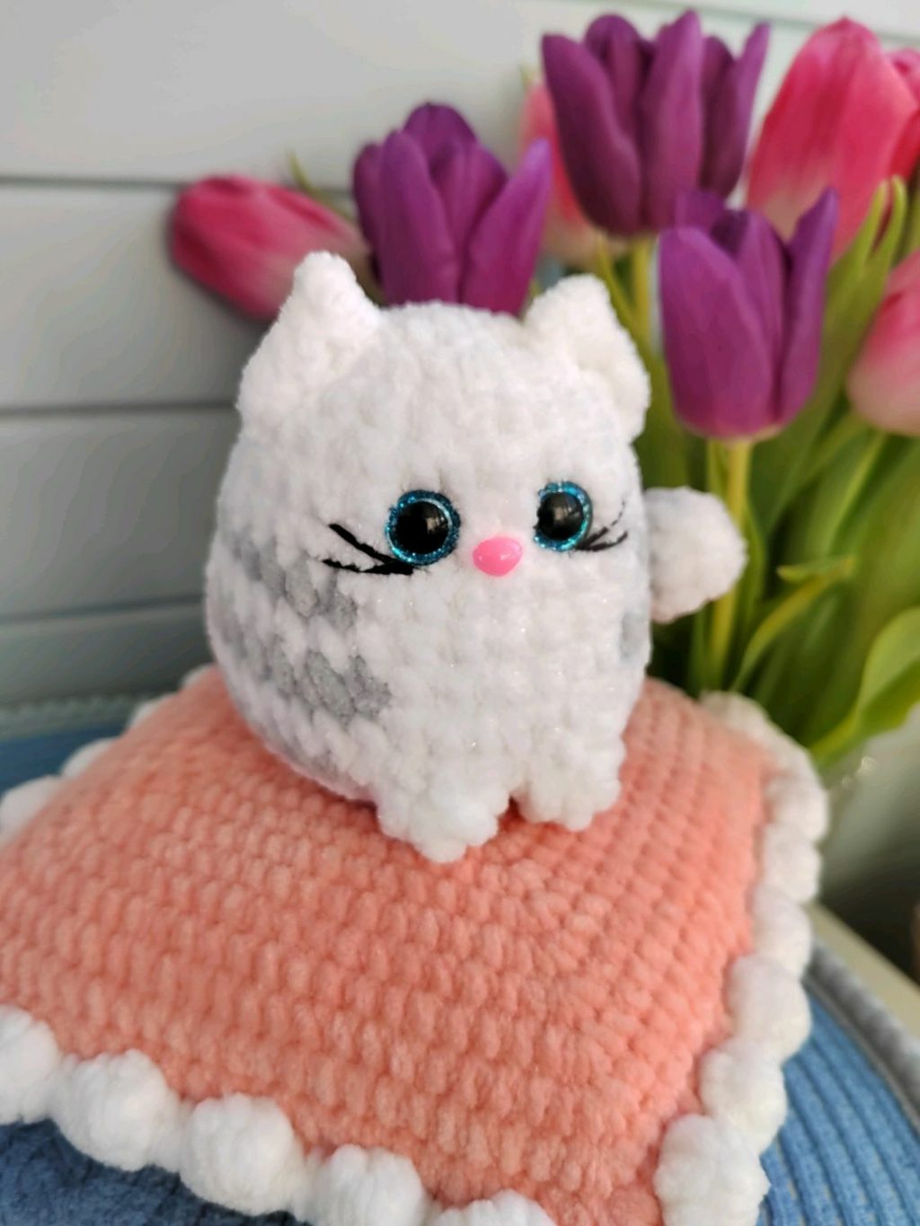 Игрушка плюшевый котенок,вязаный котик ручной работы