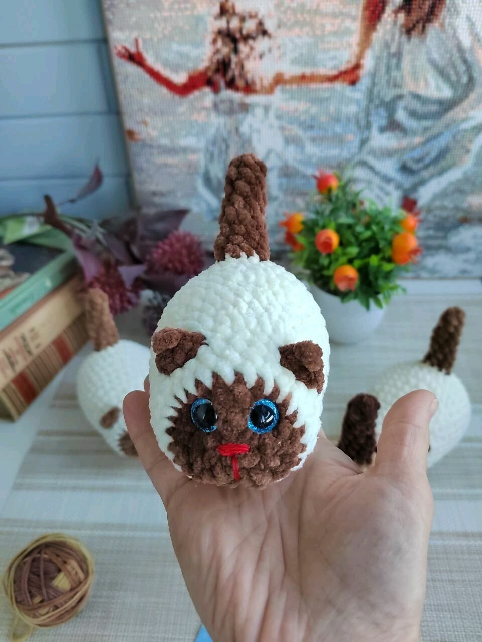 Игрушка кот сиамский из плюшевой пряжи