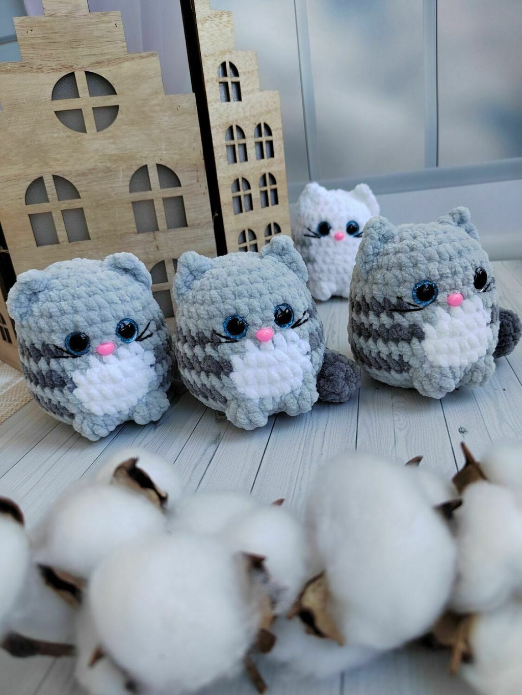 Игрушка плюшевый котенок,вязаный котик ручной работы