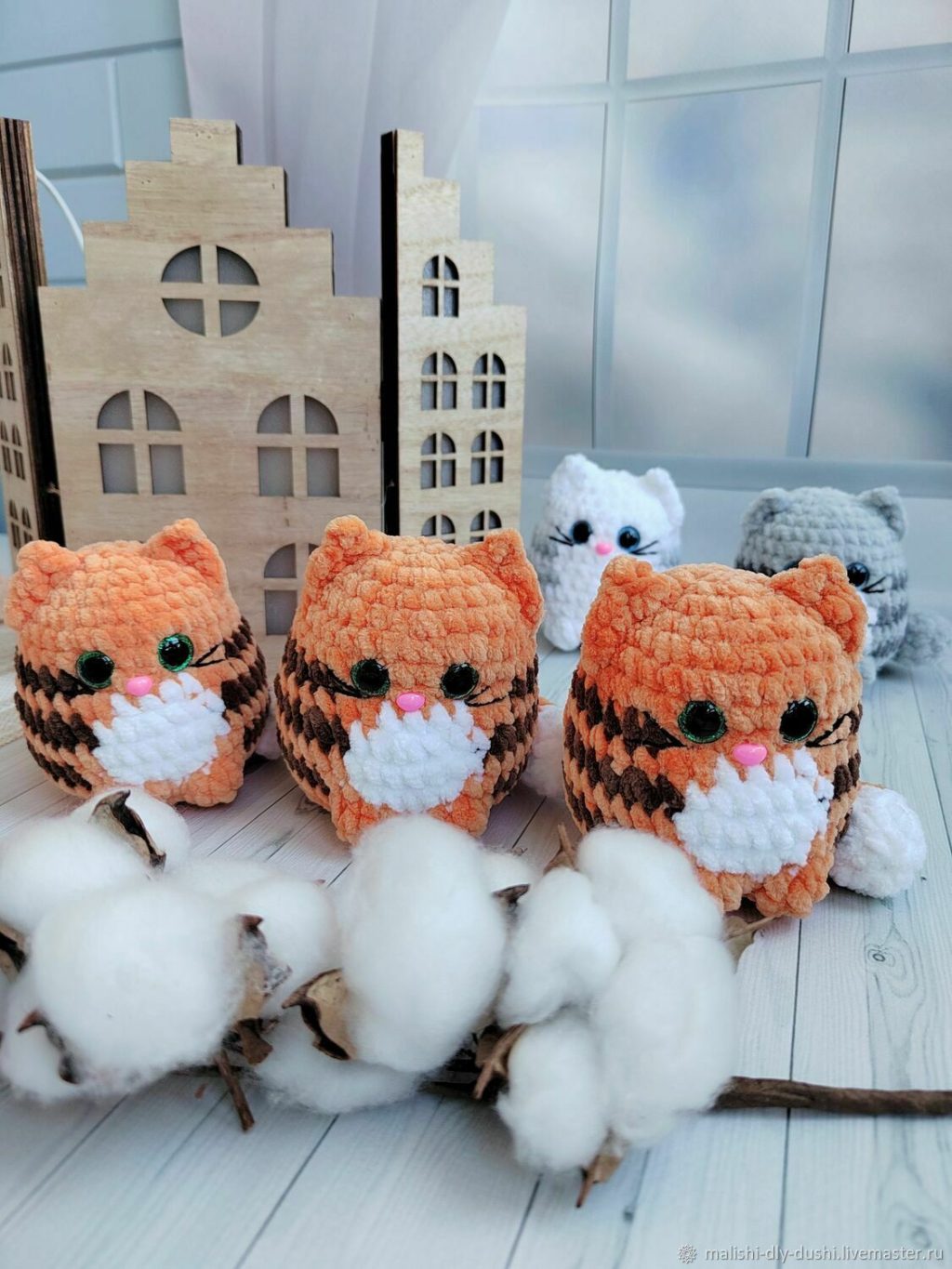 Игрушка плюшевый котенок,вязаный котик ручной работы