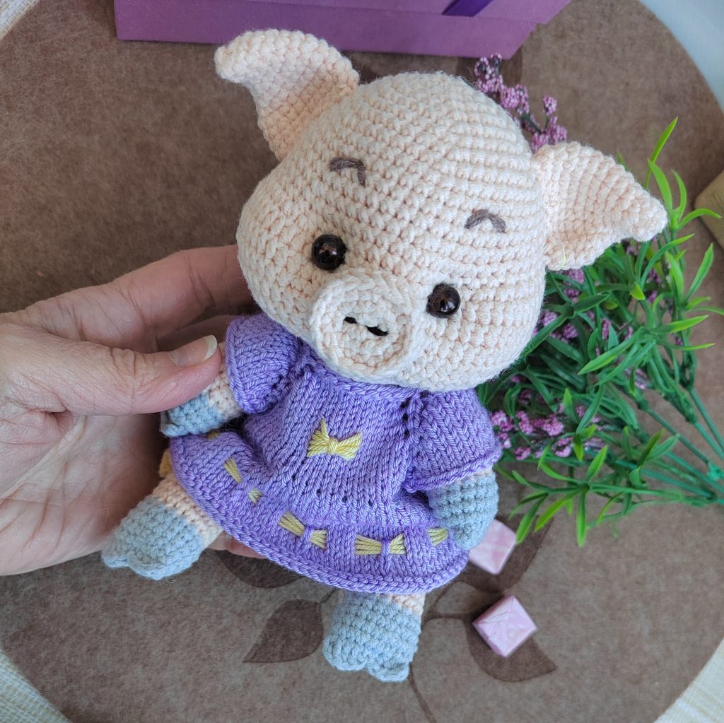 Свинка крючком амигуруми, интерьерная игрушка ручной работы