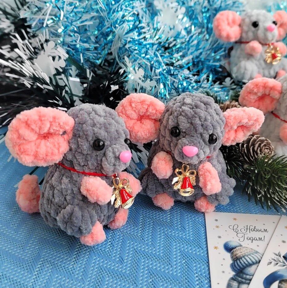 Вязаная игрушка Маленькая вязаная мышка — брелок, талисман, «карманный психолог»